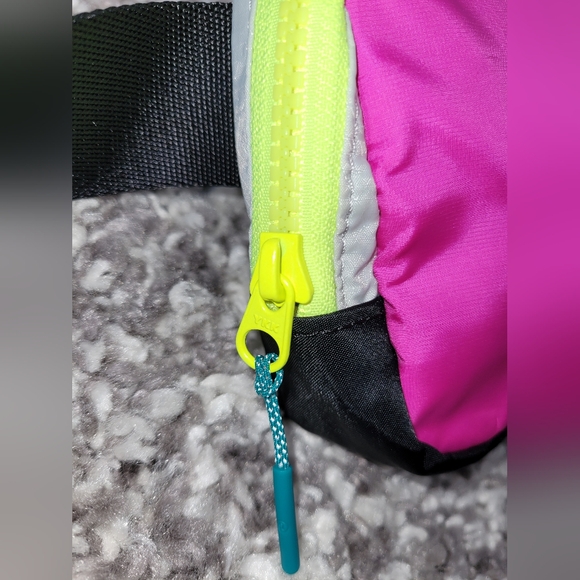 Lululemon Everywhere Belt Bag, Highlight Purple / Vapor / Intense Teal. - Picture 3 of 16